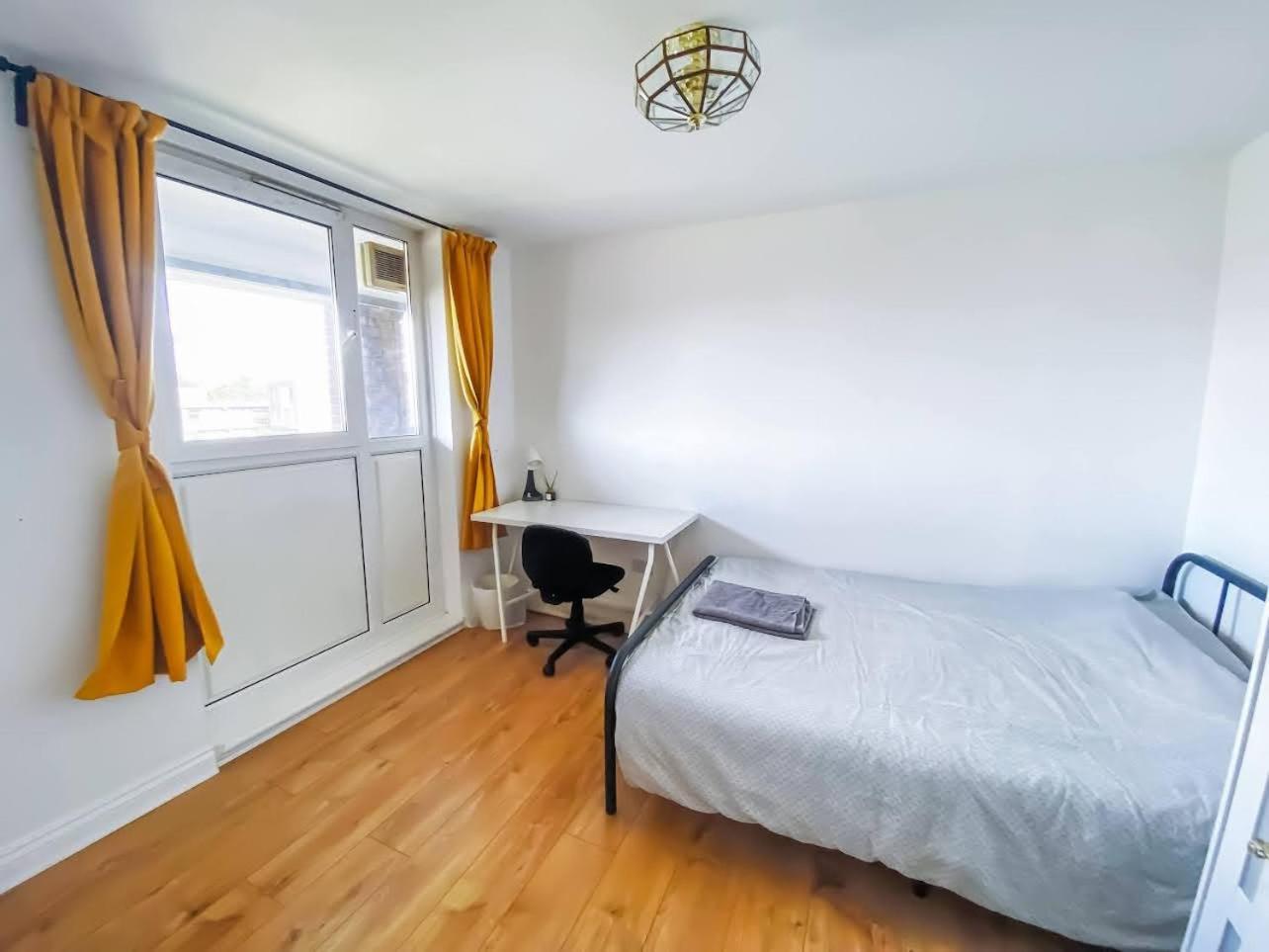 Spacious Room With City Skyline Views Close To London Eye Exterior photo